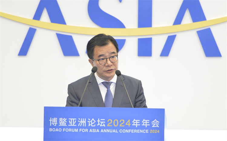 中国南海研究院院长王胜在开门会发言