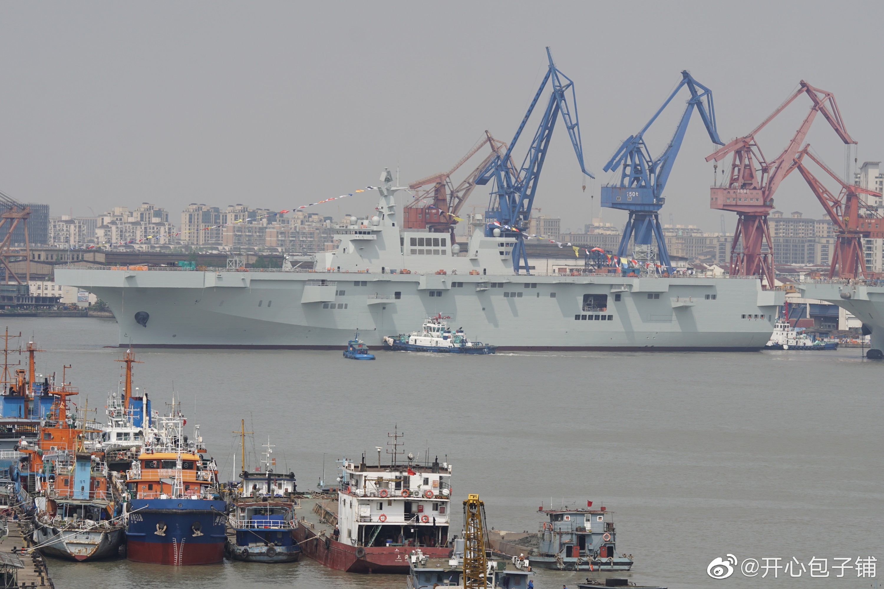中国第二艘075两栖攻击舰下水完成度高于一号舰-中国南海研究院