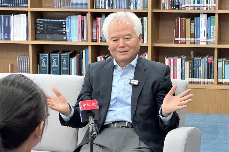 吴士存接受中新社专访