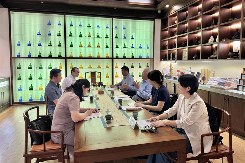 吴士存在博鳌会见越南学者