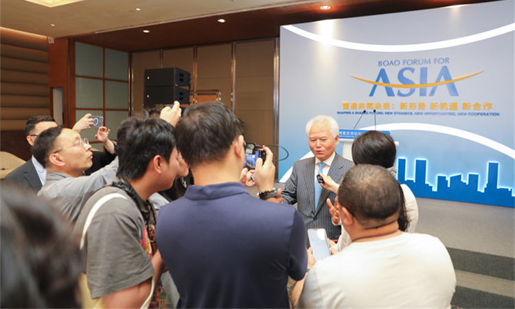 吴士存接受媒体采访